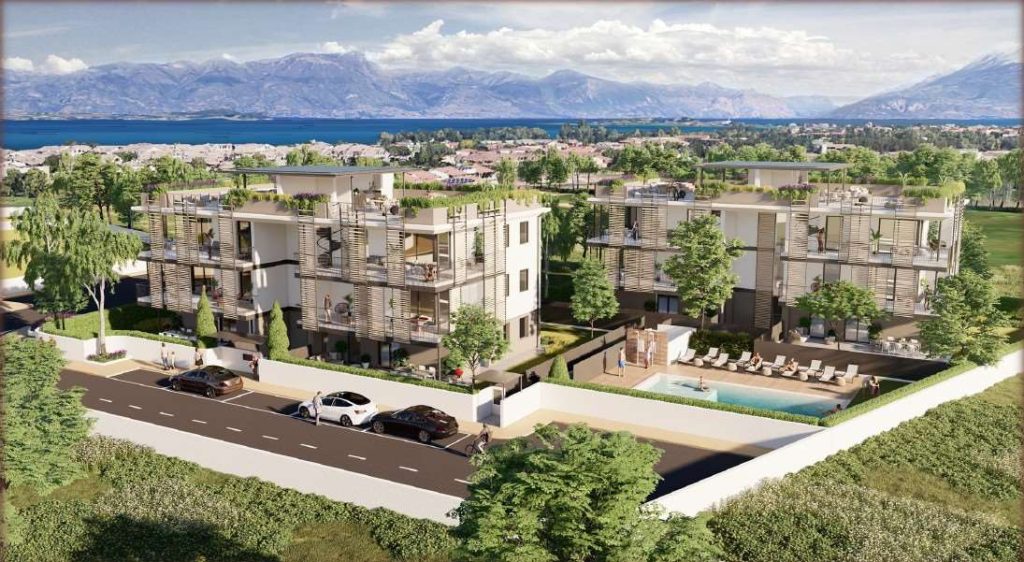 Prestigioso Quadrilocale con Terrazza Panoramica a Desenzano del Garda