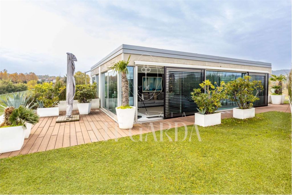 Prestigioso Attico su due livelli con Vista Lago – 160 mq